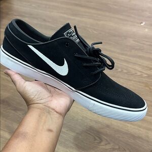 New Nike Black and White Skate Sneakers Stefan Janoski